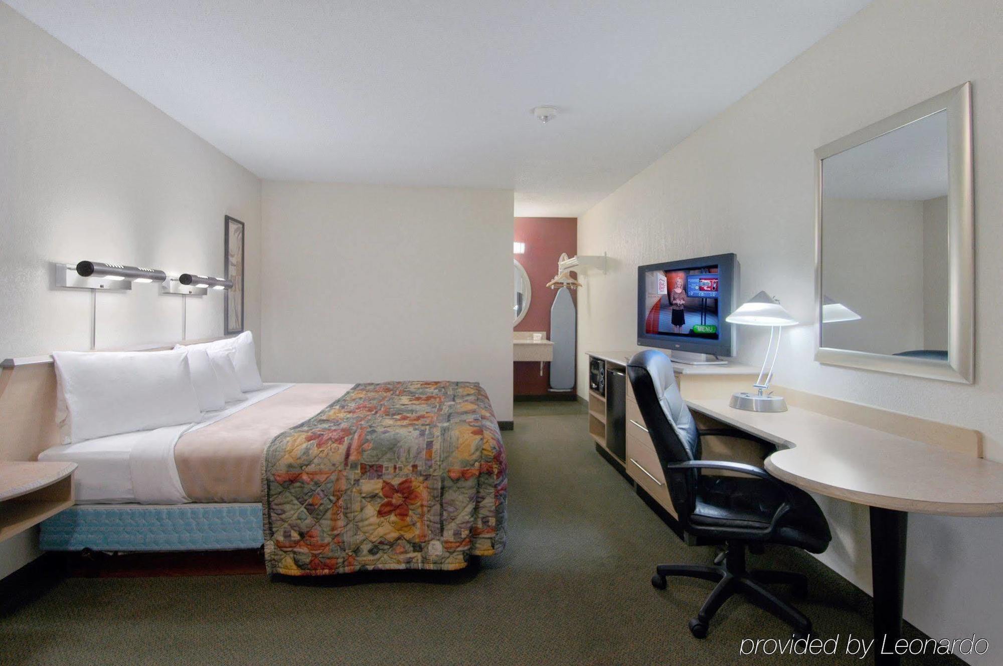 Red Roof Inn Талса Экстерьер фото